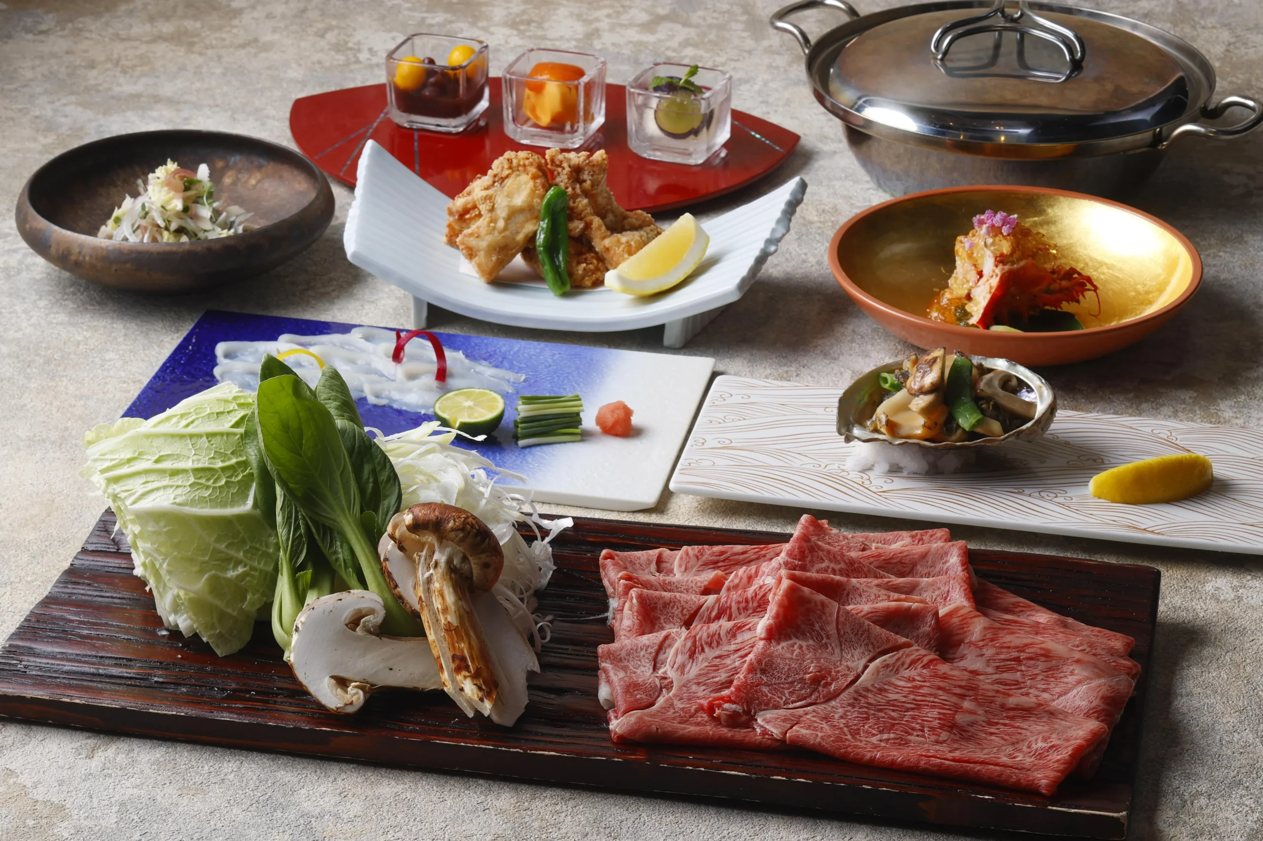 Seasonal ingredients (seasonal crab, abalone, tiger puffer fish), Matsusaka beef and matsutake mushroom shabu-shabu as much as you like